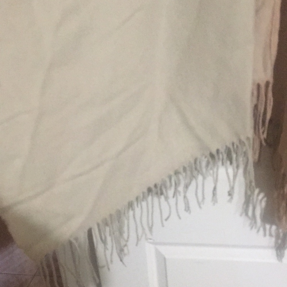 SOIA & KYO Shawl/wrap - Picture 3 of 4